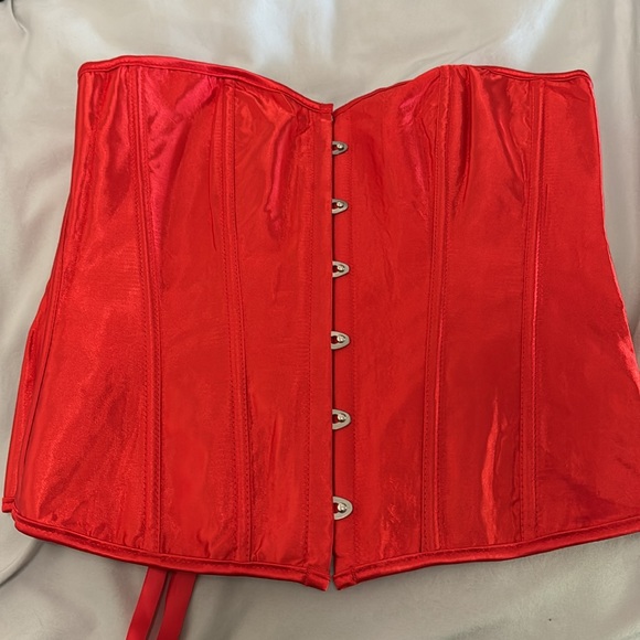 New corset red top. Size XL. - Picture 2 of 3